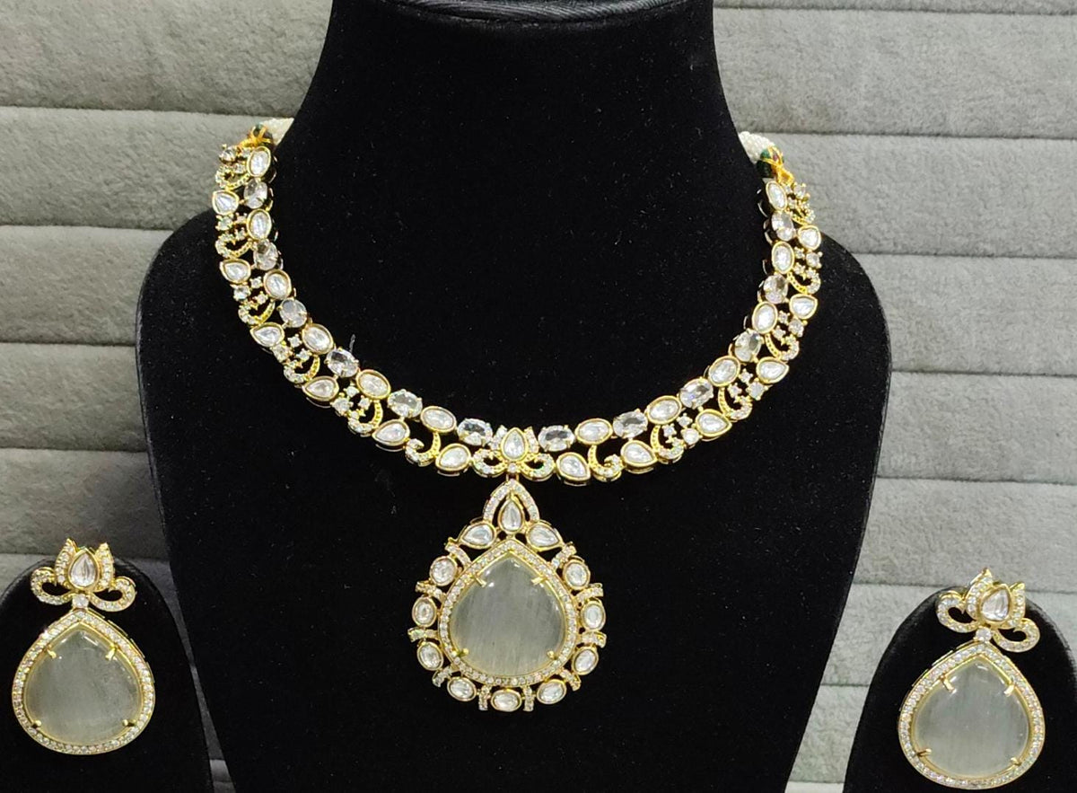 Elegant Stone Necklace Set – Beauty & Natural Charm